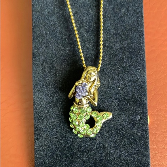 Jewelry - Gold Mermaid Pendant Necklace
